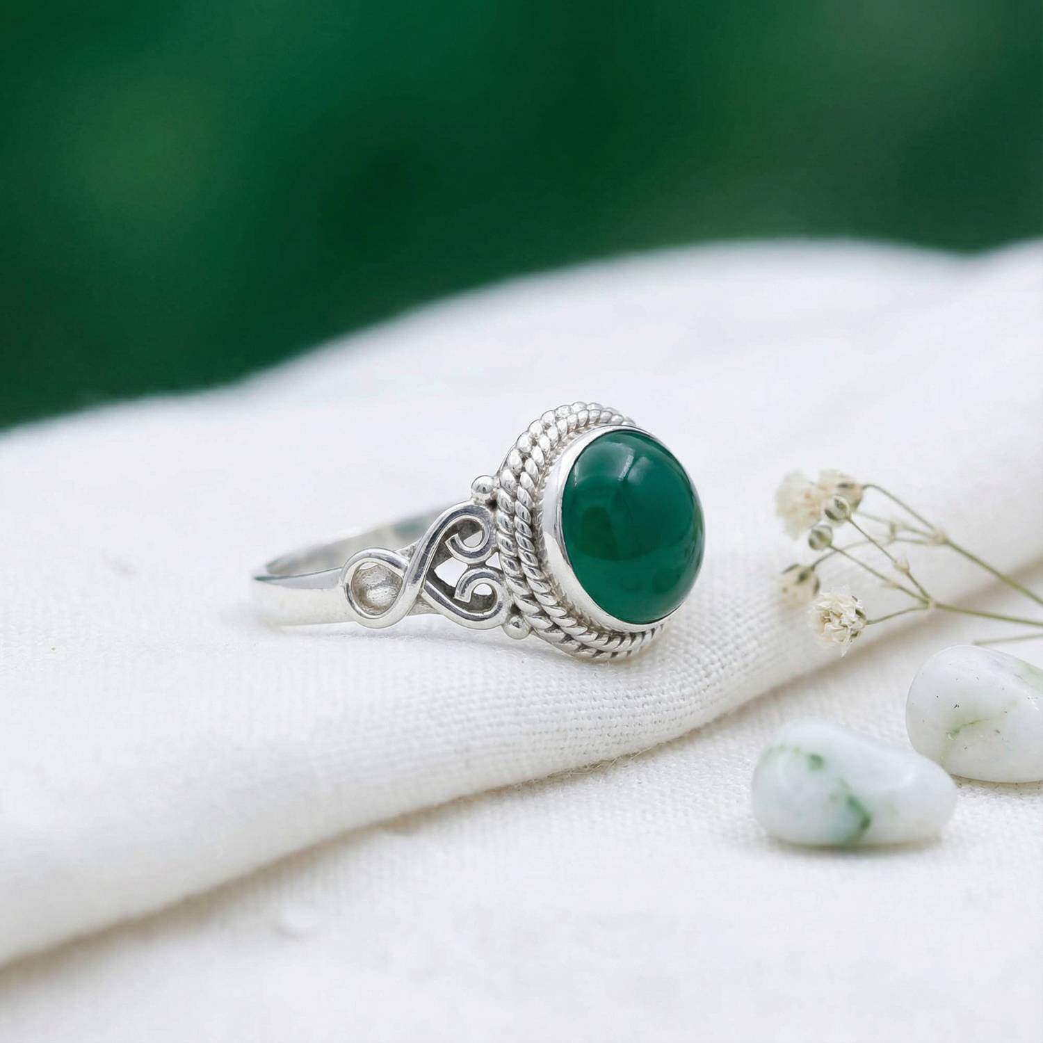 Baghimi – Silberring mit rundem Edelstein – 925 Silber