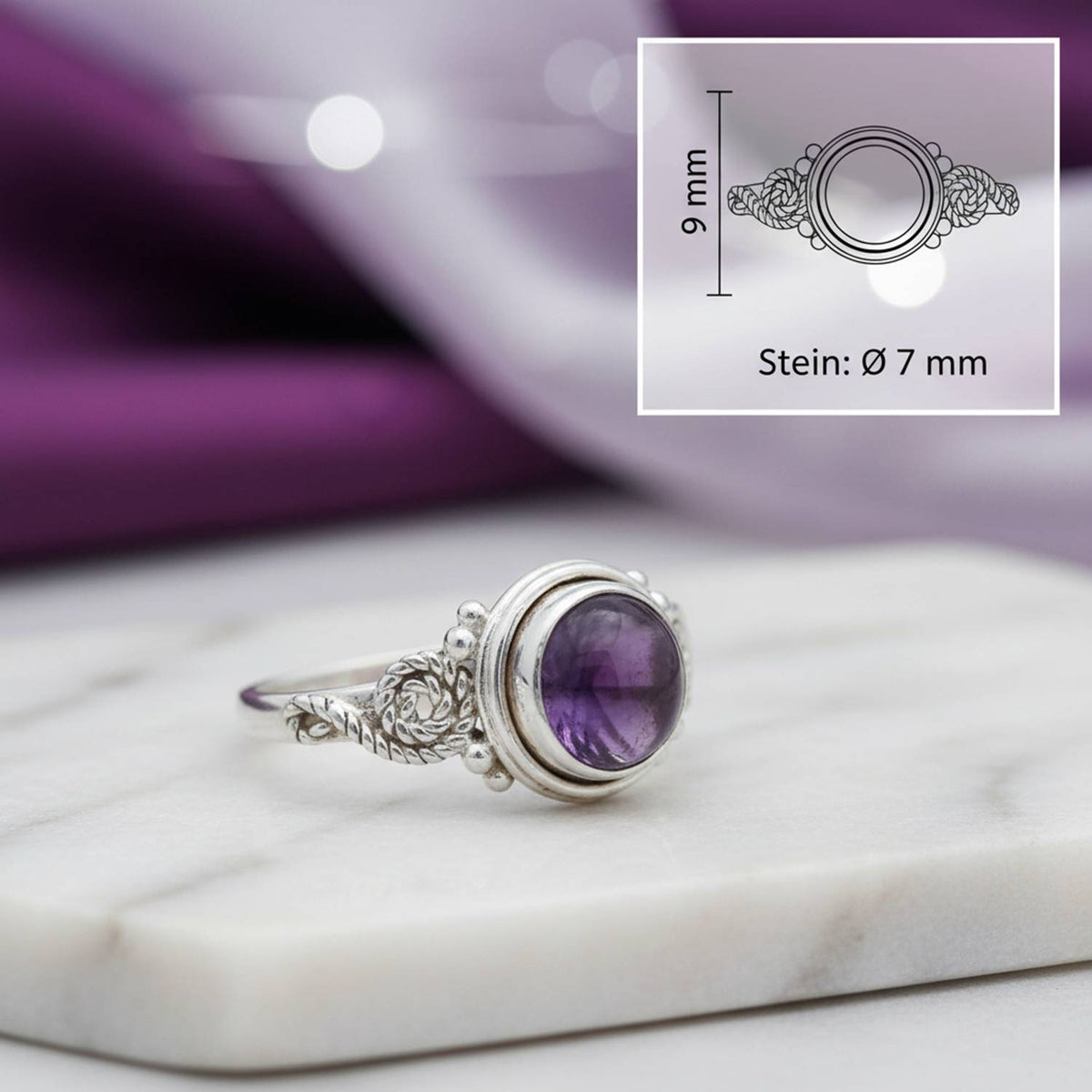 Amethystring aus Silber mit Maßangaben zu Ring und Edelstein
