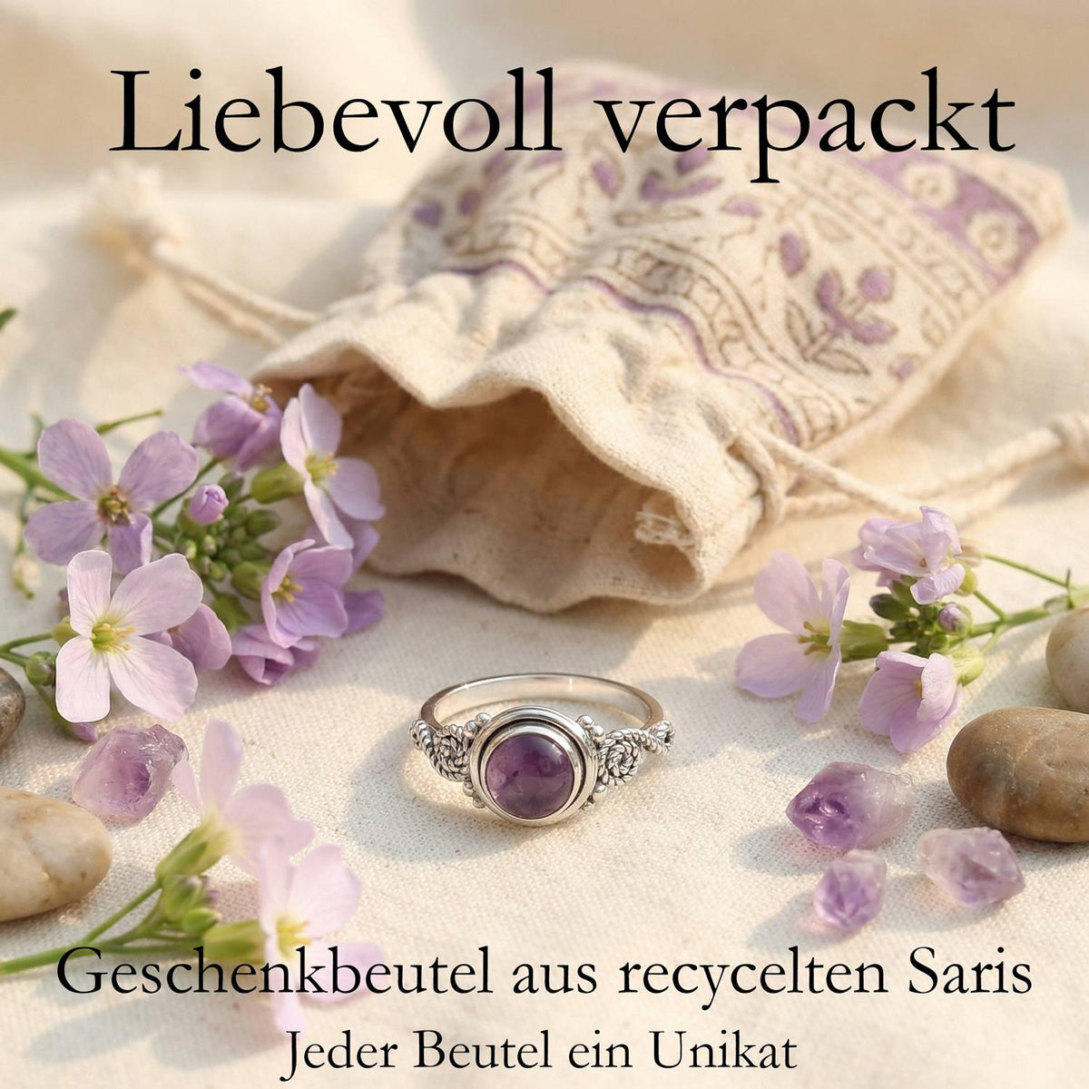 Silberring mit Amethyst und Geschenkbeutel aus recyceltem Sari