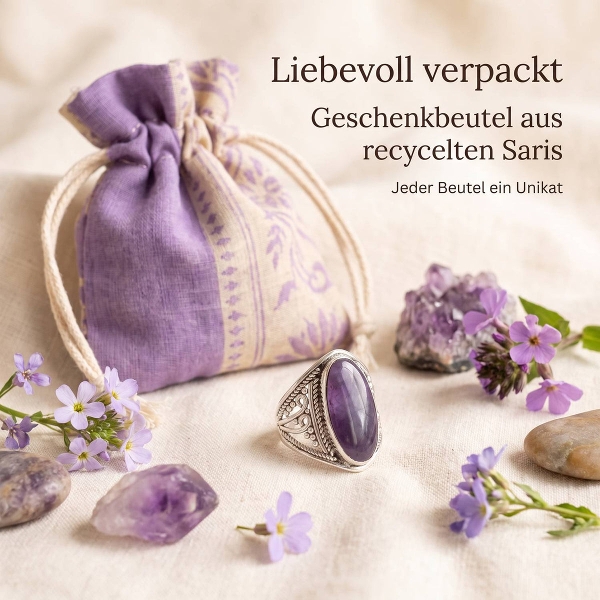 Silberring mit Amethyst und Geschenkbeutel aus recyceltem Sari