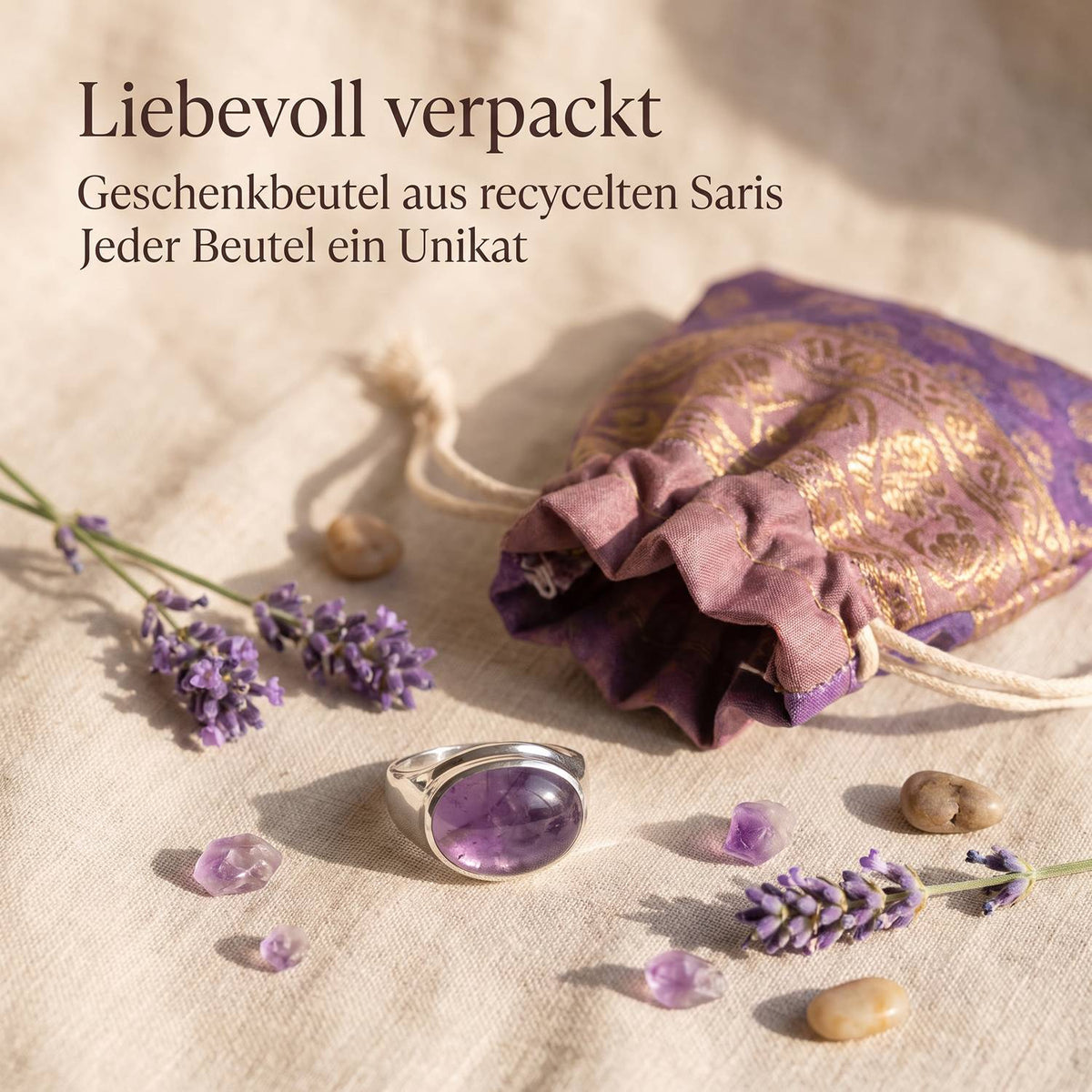 Silberring mit Amethyst und Geschenkbeutel aus recyceltem Sari