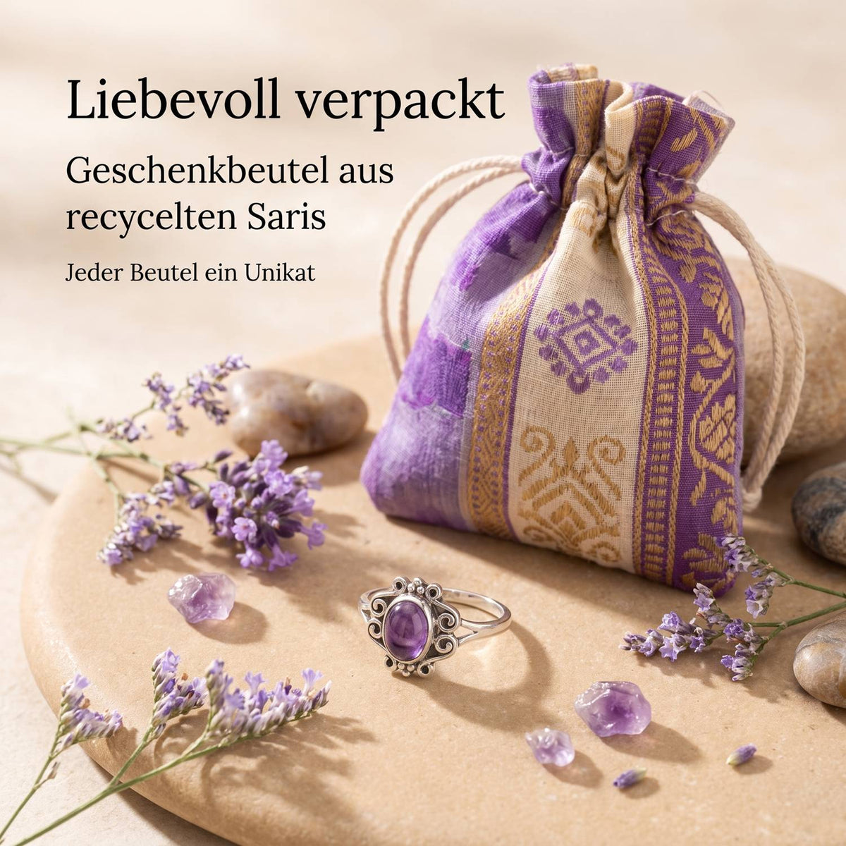 Silberring mit Amethyst und Geschenkbeutel aus recyceltem Sari