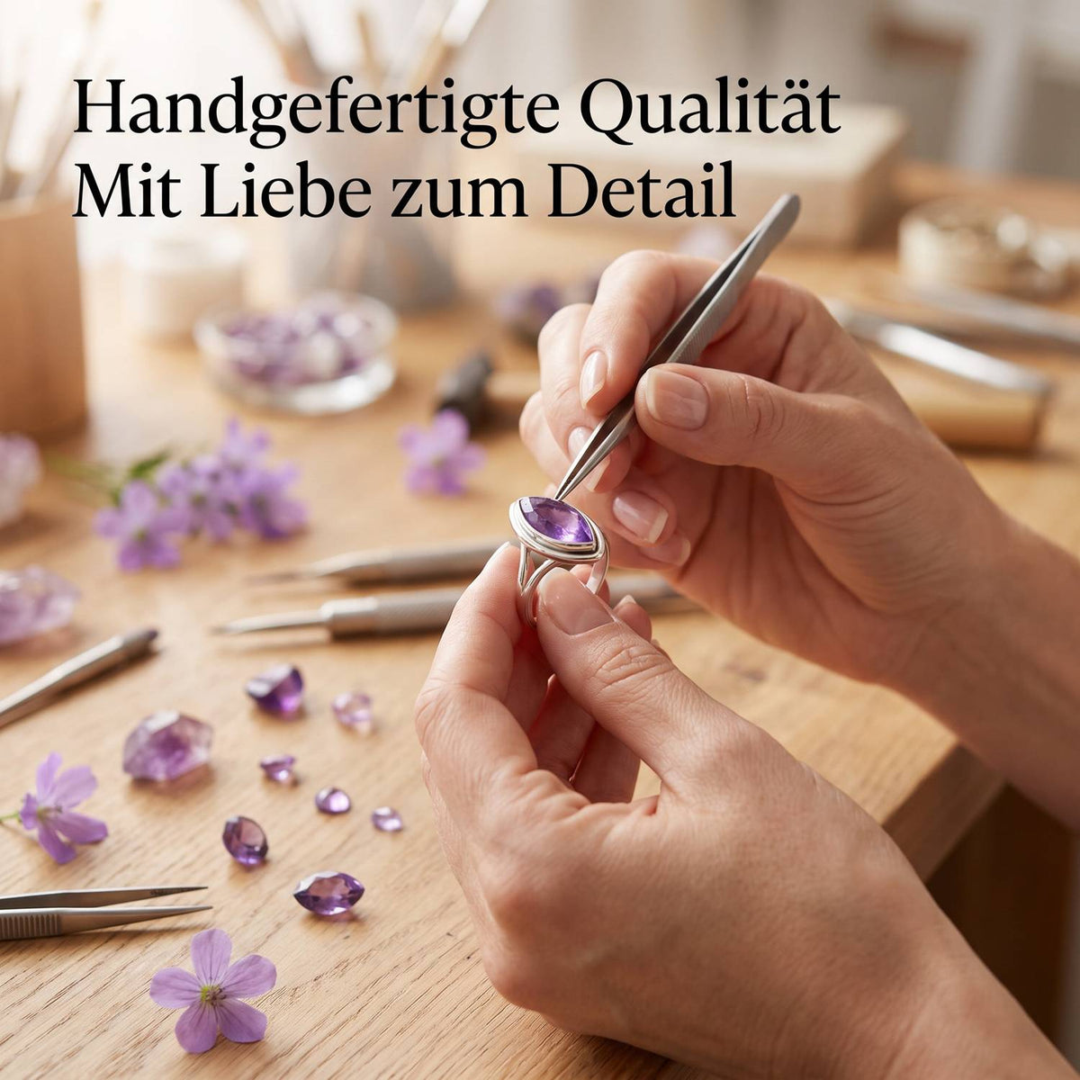 Handgefertigter Silberring mit Amethyst bei der Schmuckherstellung