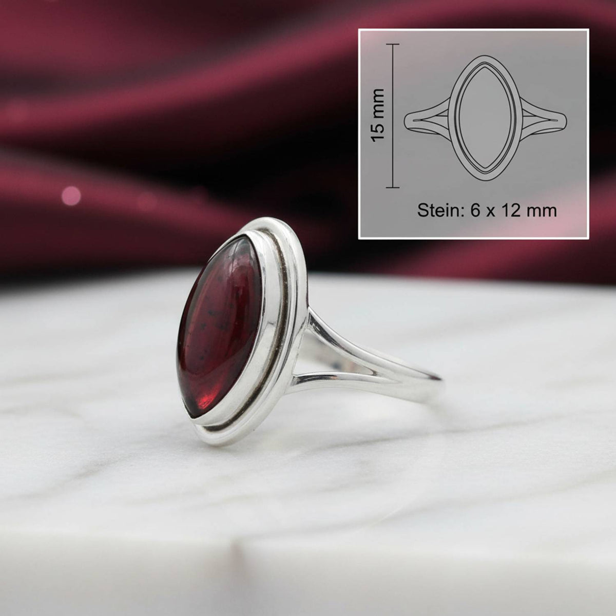 Granatring aus Silber mit Maßangaben zu Ring und Edelstein