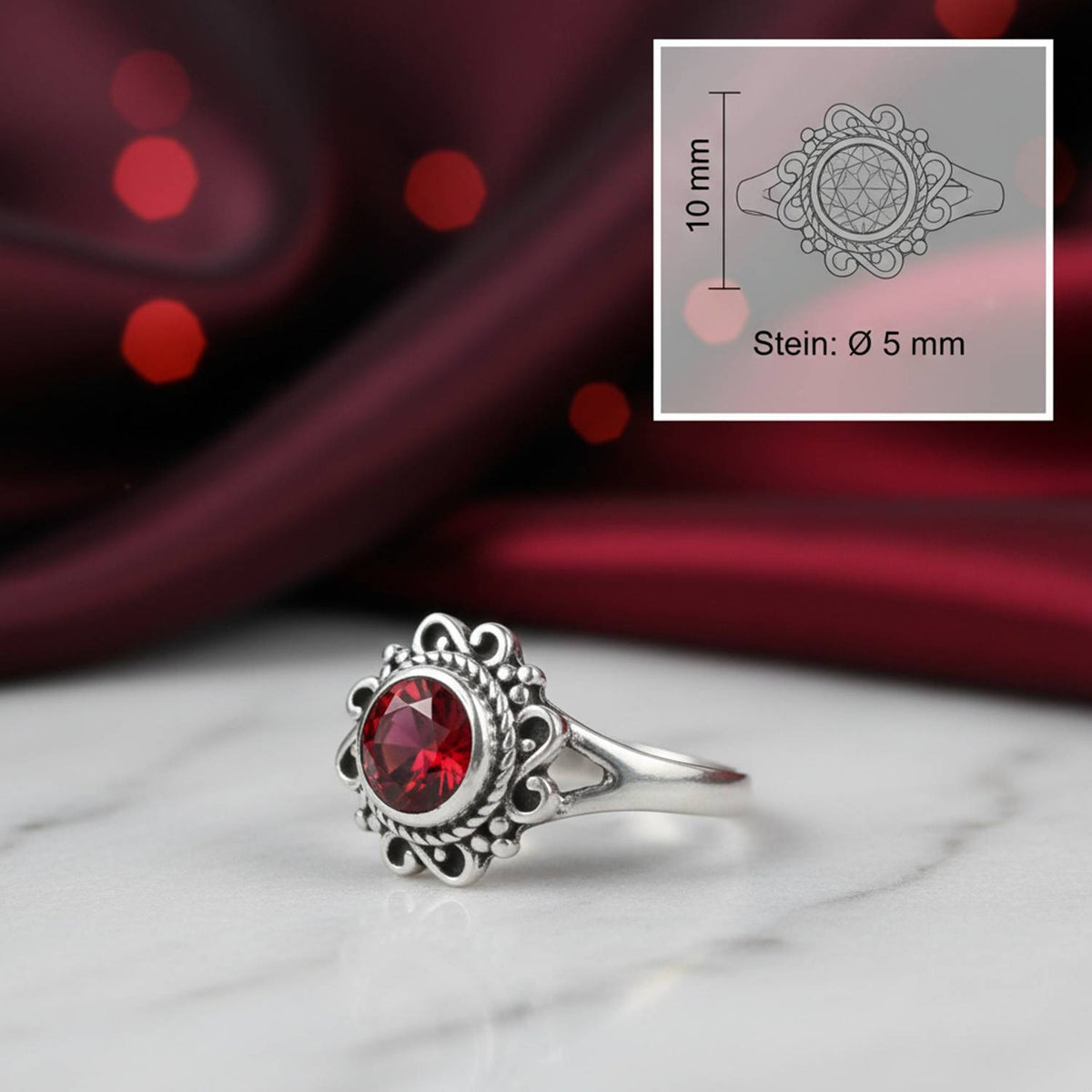 Granatring aus Silber mit Maßangaben zu Ring und Edelstein