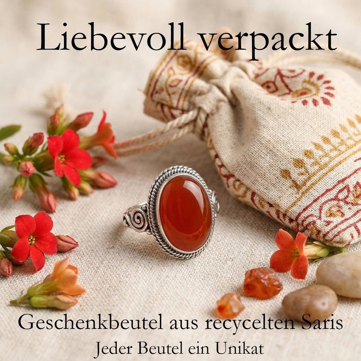 Silberring mit Karneol und Geschenkbeutel aus recyceltem Sari