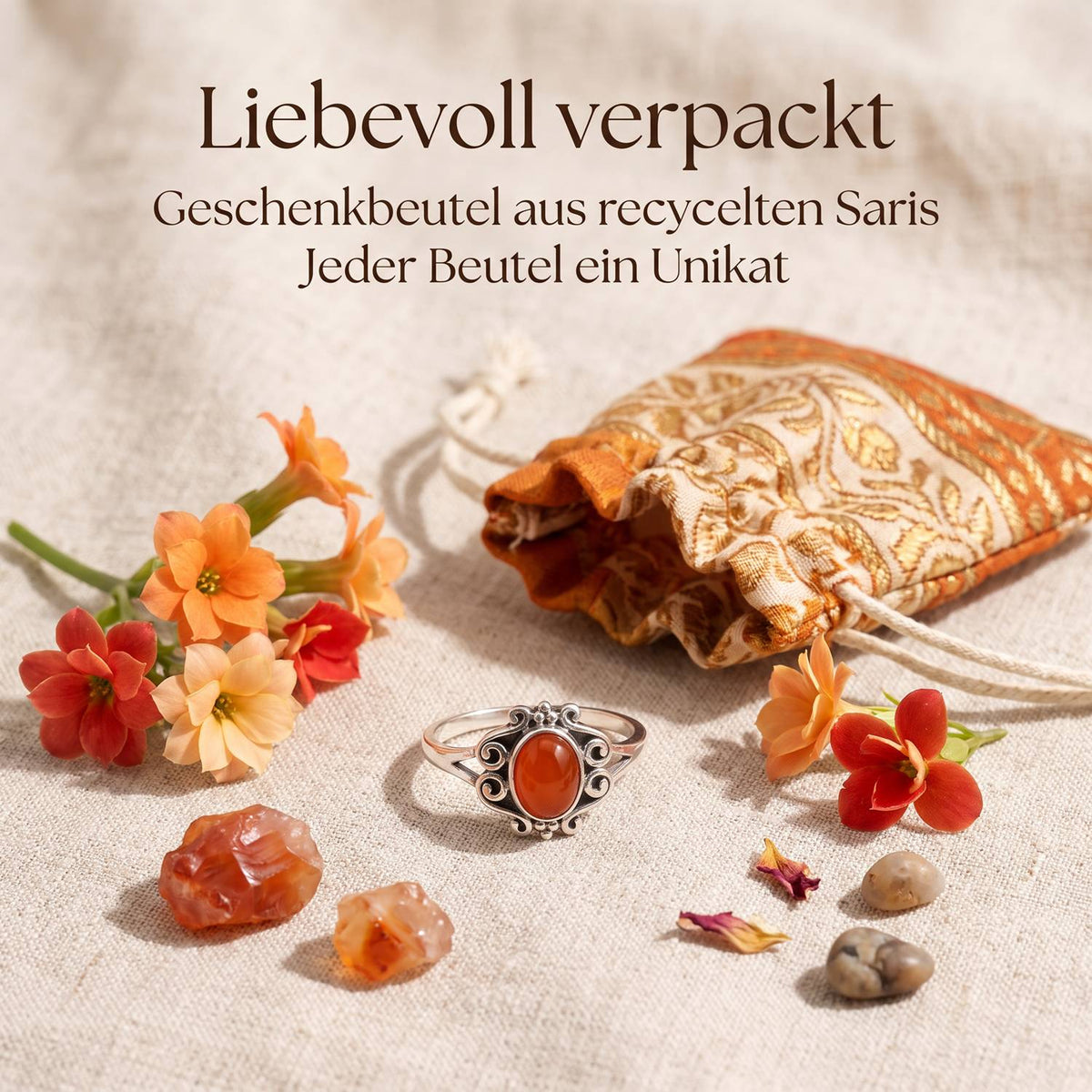Silberring mit Karneol und Geschenkbeutel aus recyceltem Sari
