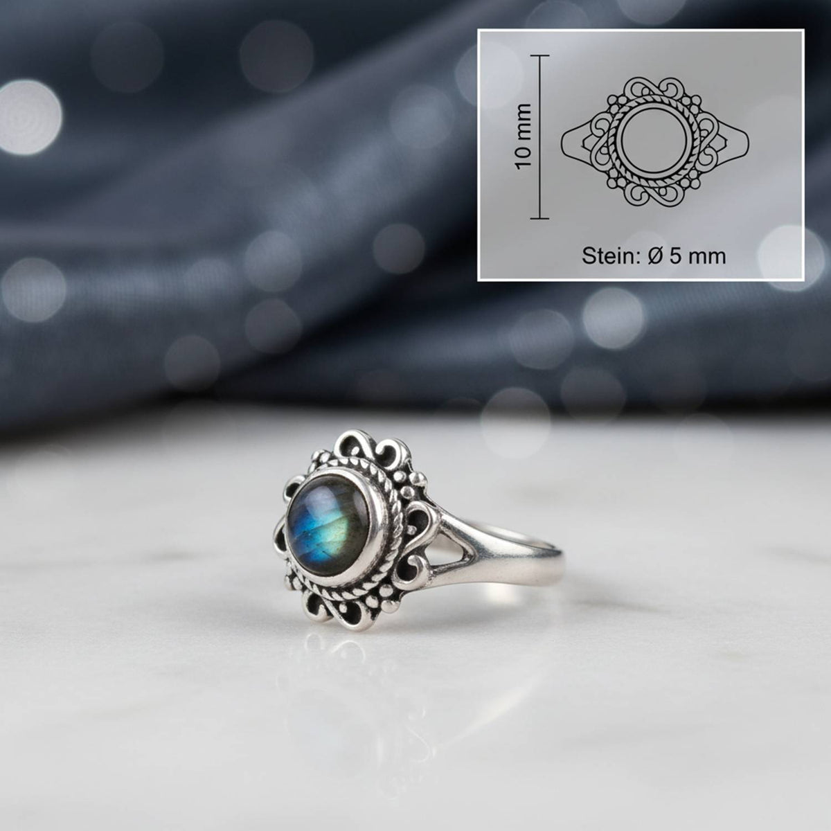 Labradoritring aus Silber mit Maßangaben zu Ring und Edelstein