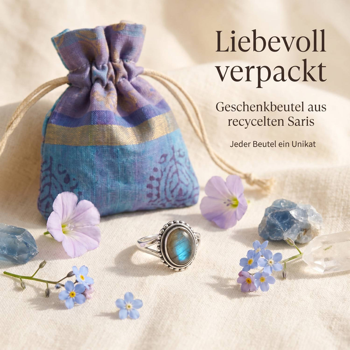 Silberring mit Labradorit und Geschenkbeutel aus recyceltem Sari