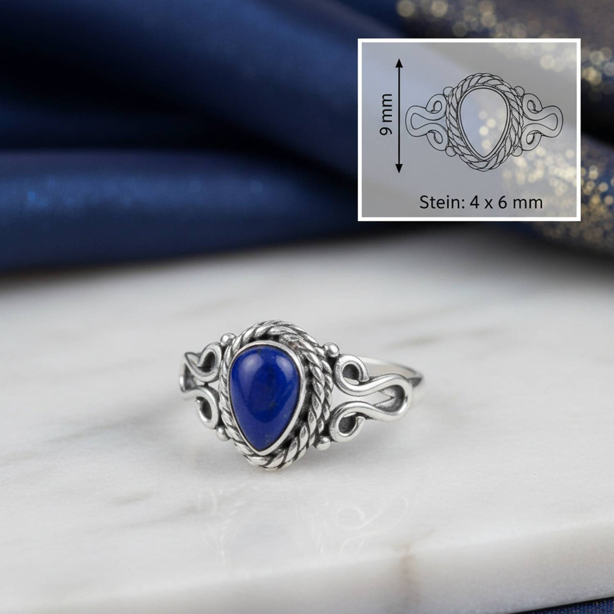 Lapislazuliring aus Silber mit Maßangaben zu Ring und Edelstein