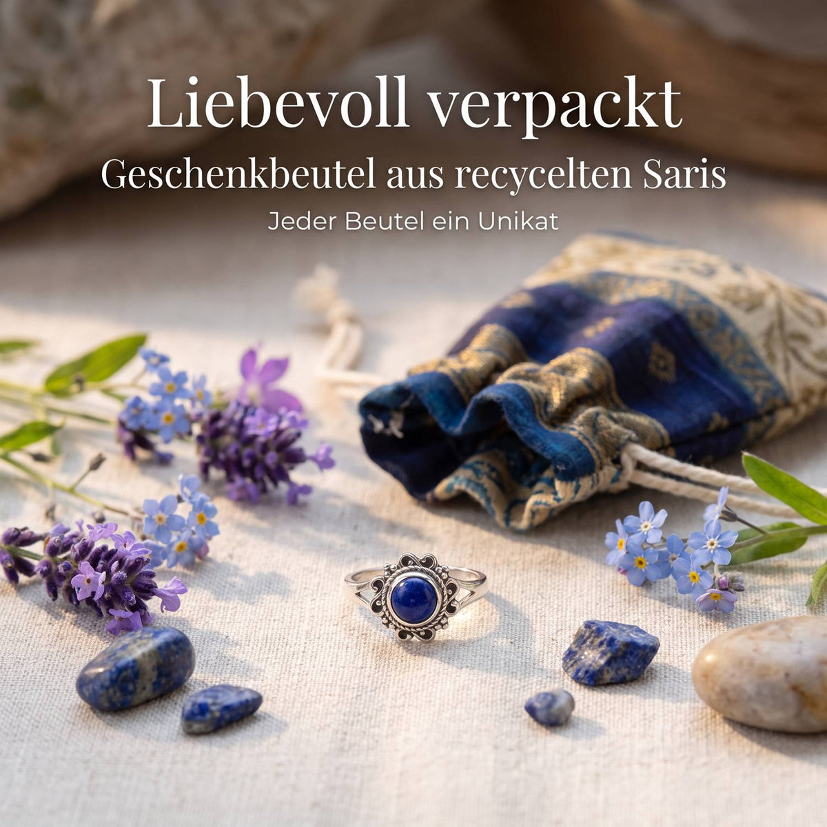 Silberring mit Lapislazuli und Geschenkbeutel aus recyceltem Sari