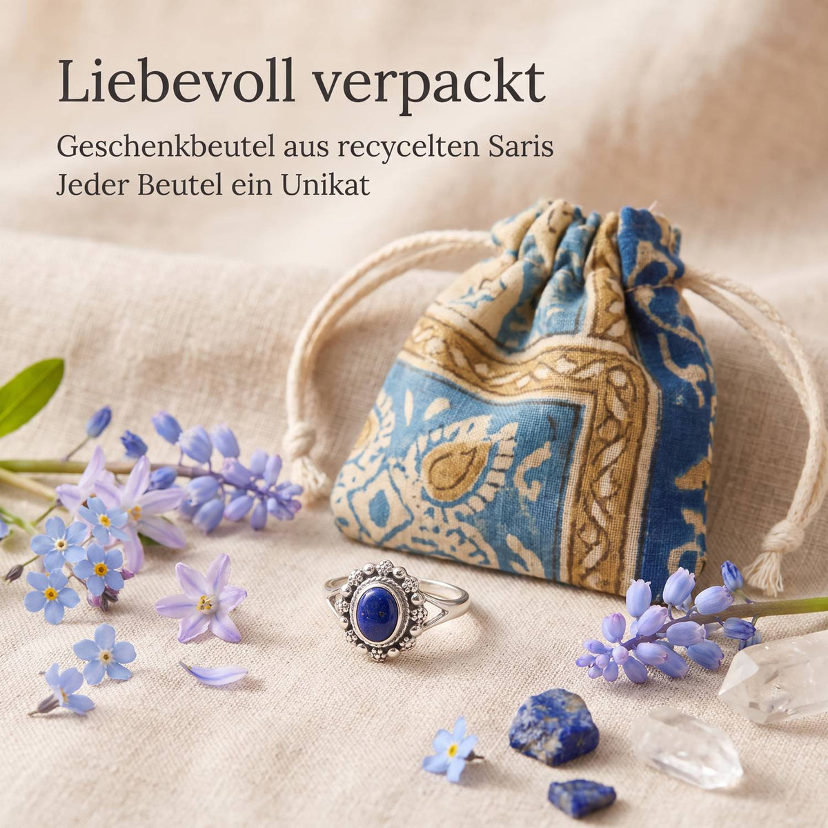 Silberring mit Lapislazuli und Geschenkbeutel aus recyceltem Sari