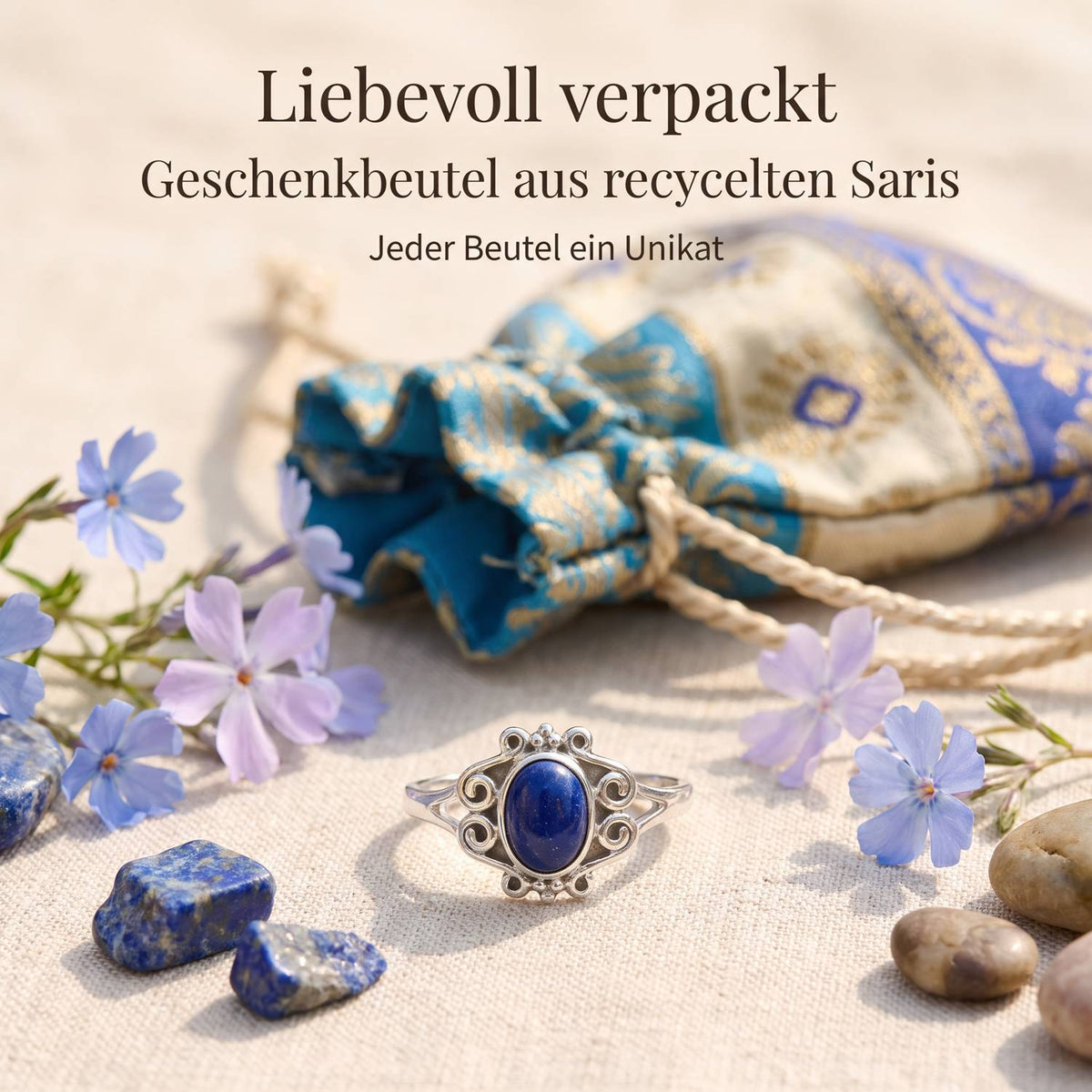 Silberring mit Lapislazuli und Geschenkbeutel aus recyceltem Sari