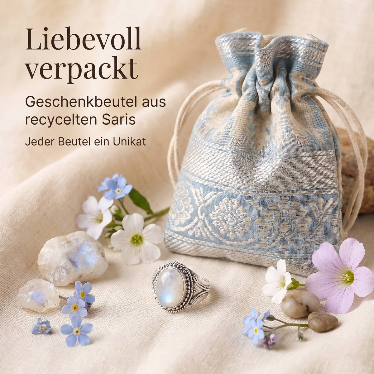Silberring mit Mondstein und Geschenkbeutel aus recyceltem Sari
