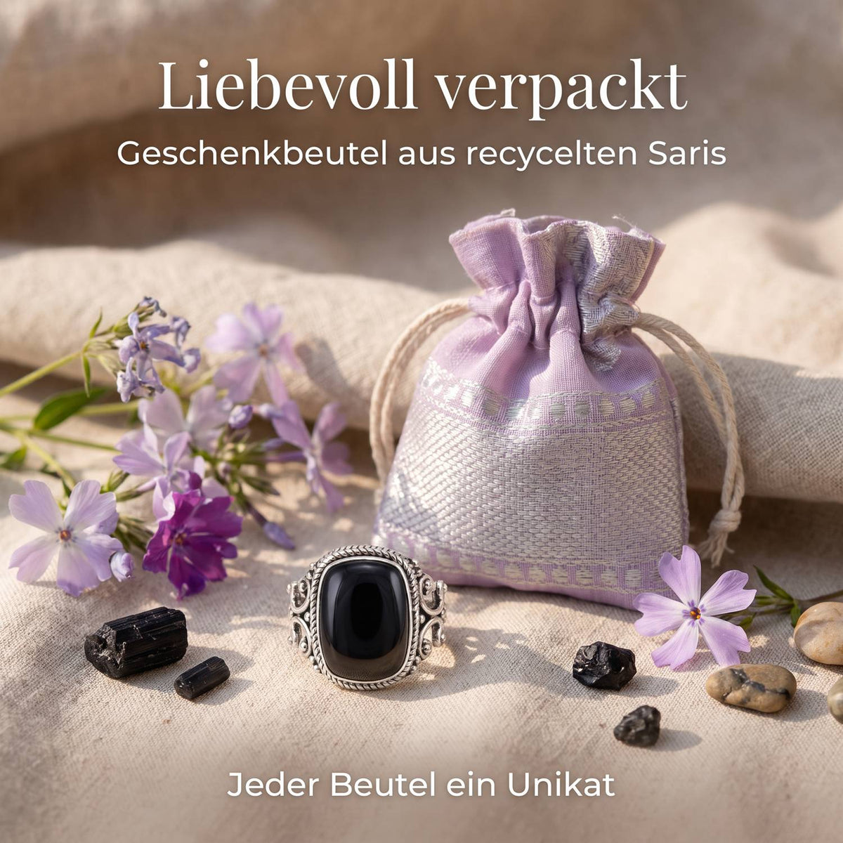 Silberring mit Onyx und Geschenkbeutel aus recyceltem Sari