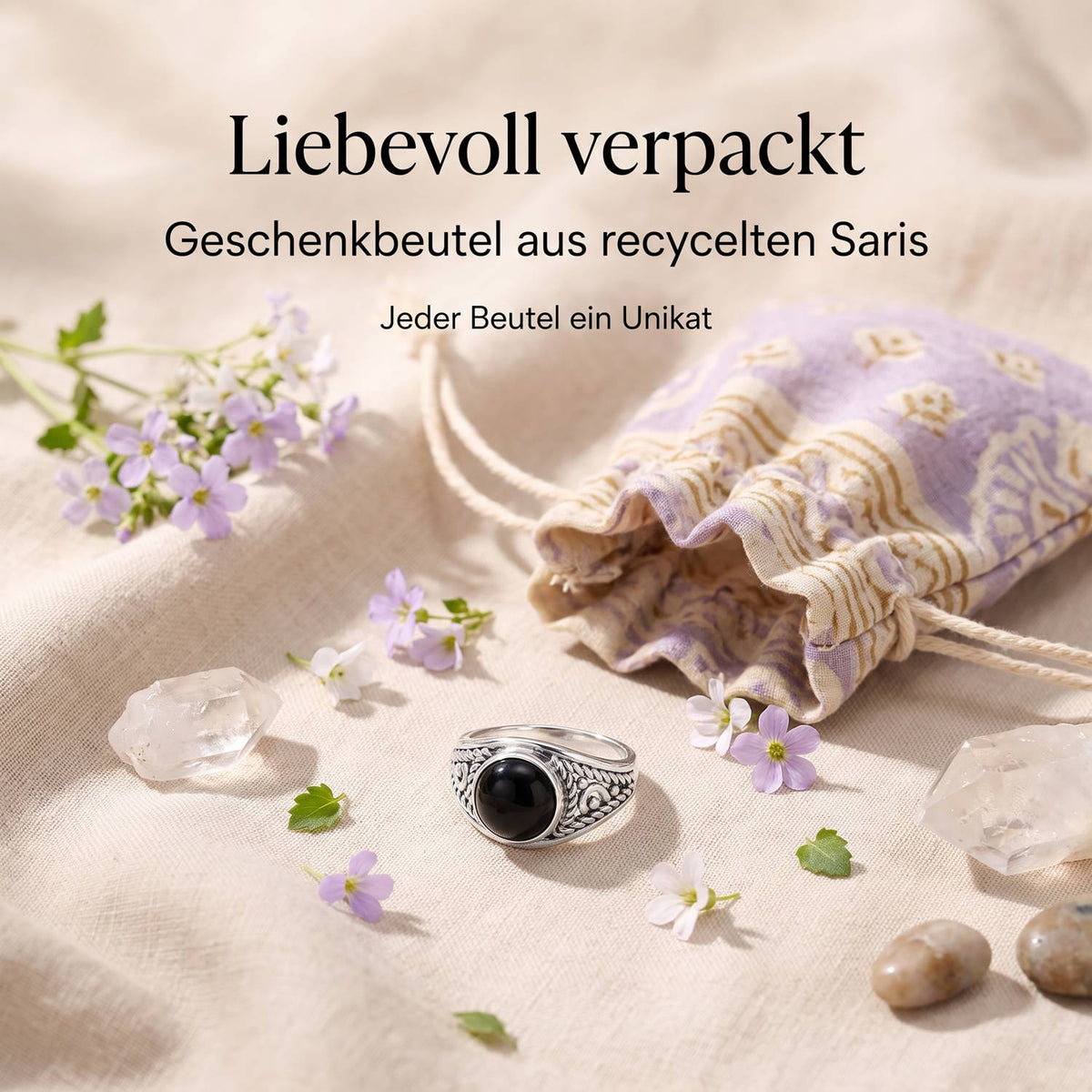 Silberring mit Onyx und Geschenkbeutel aus recyceltem Sari