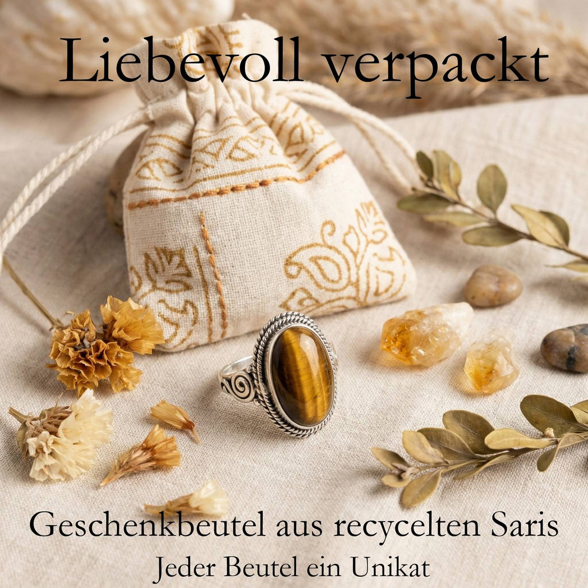 Silberring mit Tigerauge und Geschenkbeutel aus recyceltem Sari
