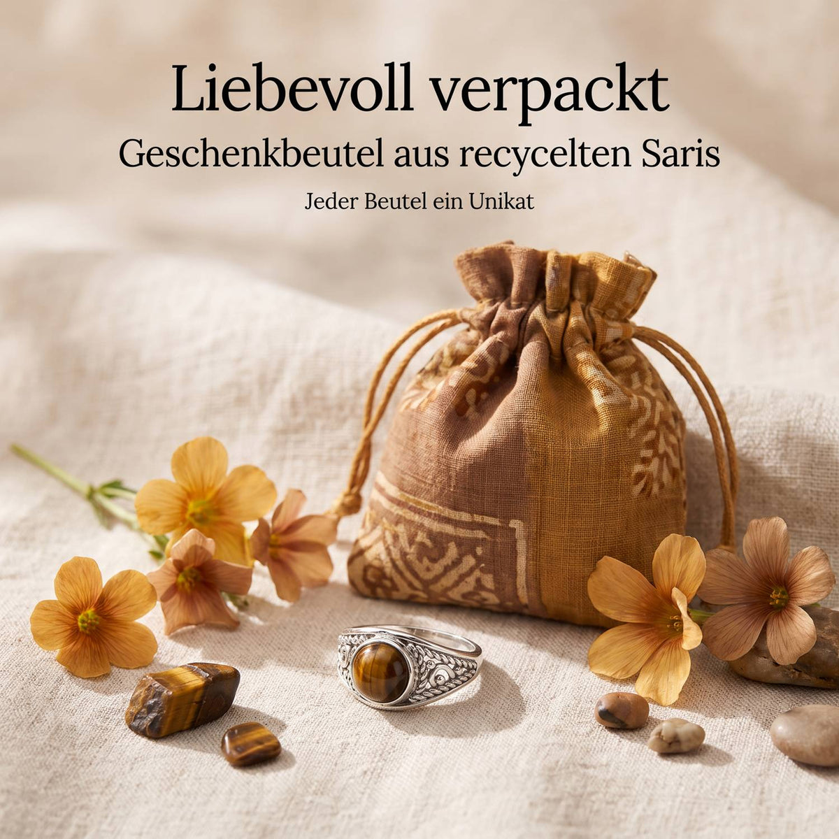Silberring mit Tigerauge und Geschenkbeutel aus recyceltem Sari