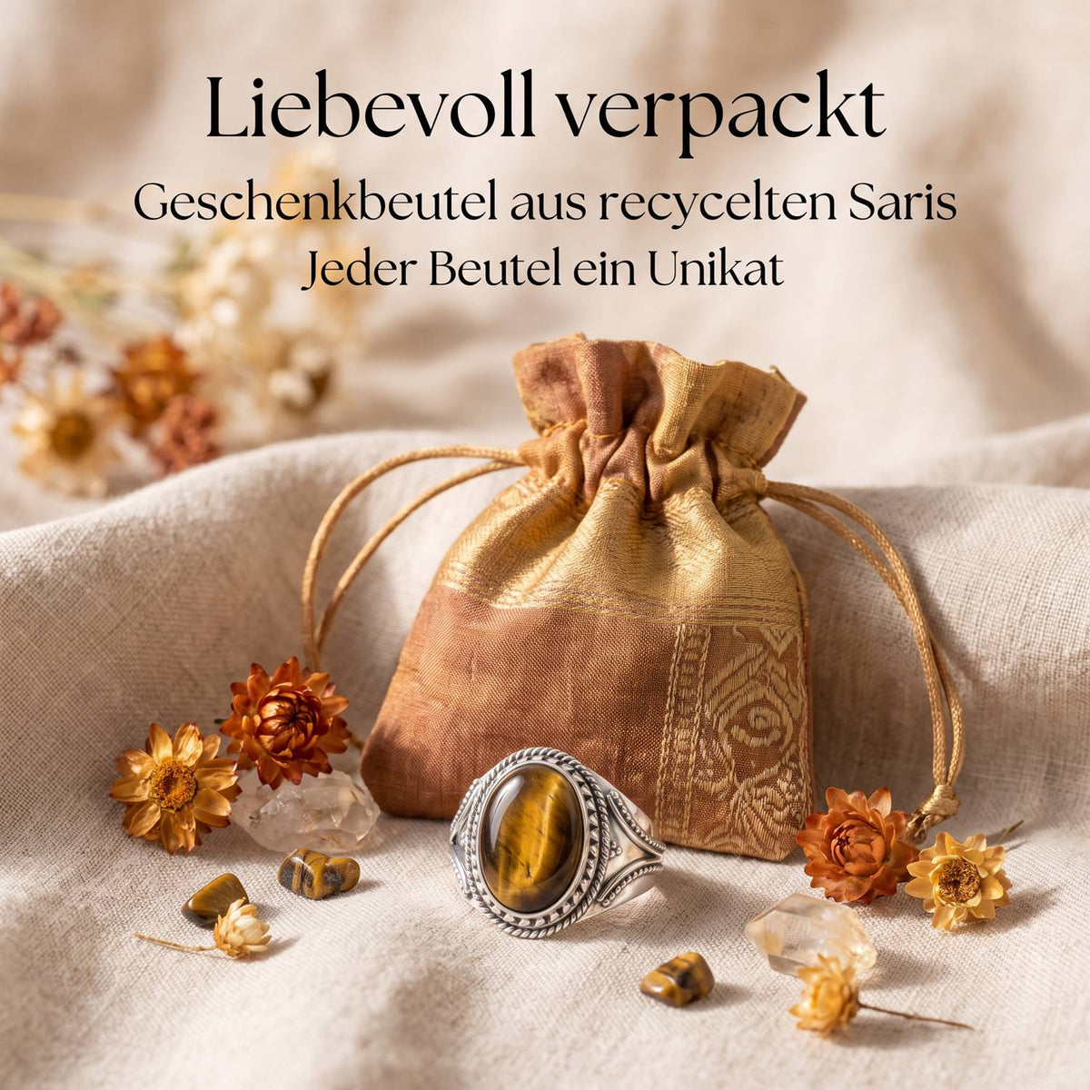 Silberring mit Tigerauge und Geschenkbeutel aus recyceltem Sari