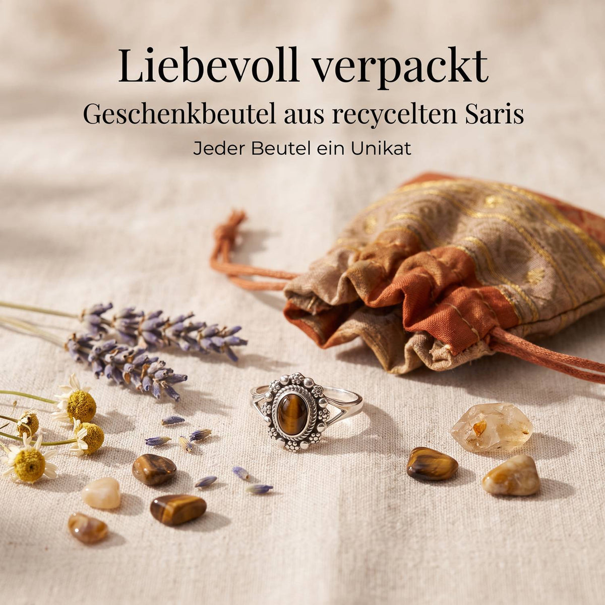 Silberring mit Tigerauge und Geschenkbeutel aus recyceltem Sari