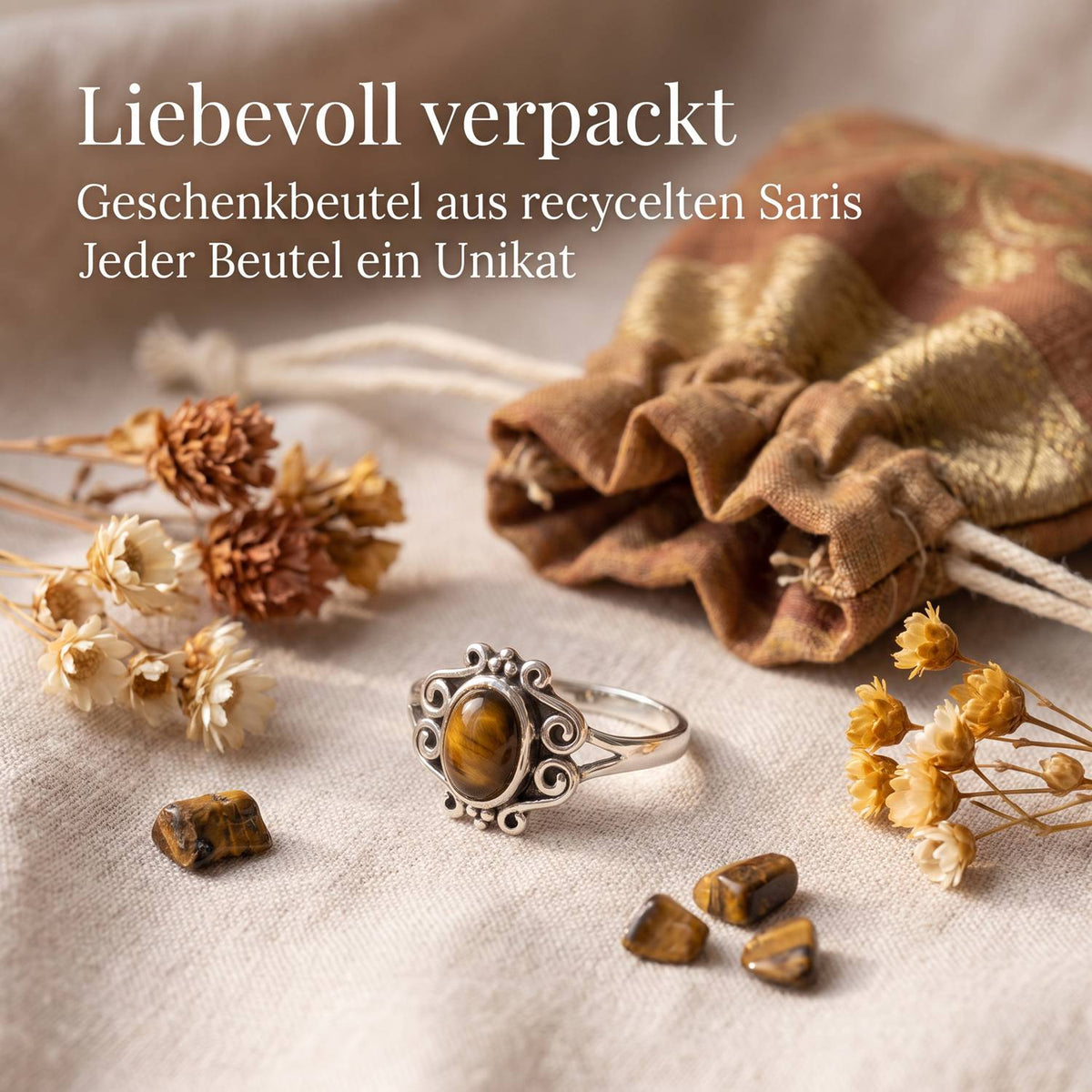 Silberring mit Tigerauge und Geschenkbeutel aus recyceltem Sari
