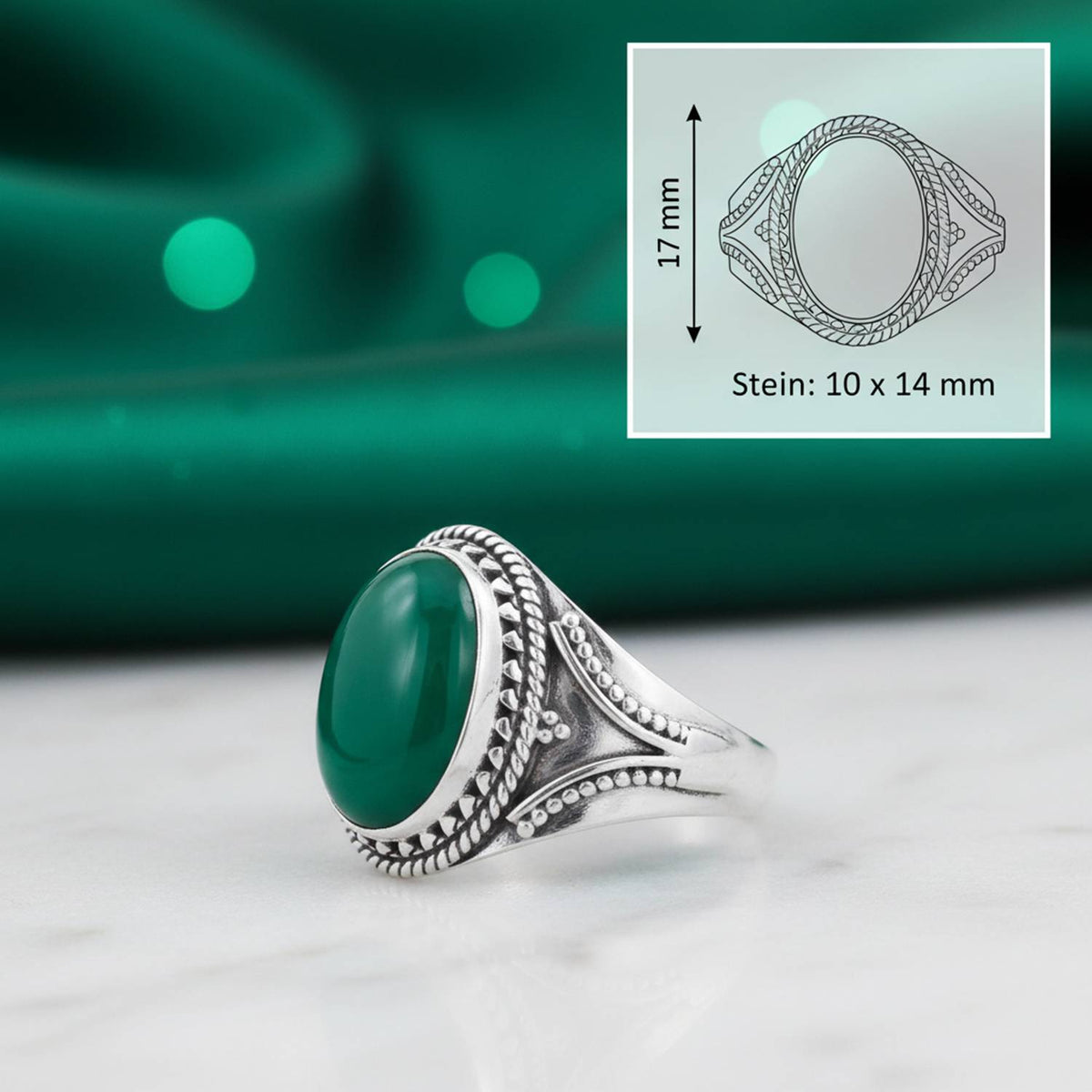 grüner Onyxring aus Silber mit Maßangaben zu Ring und Edelstein