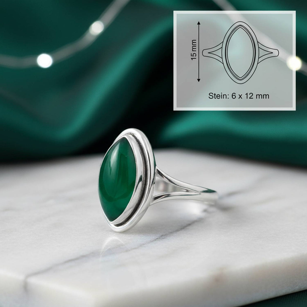grüner Onyxring aus Silber mit Maßangaben zu Ring und Edelstein