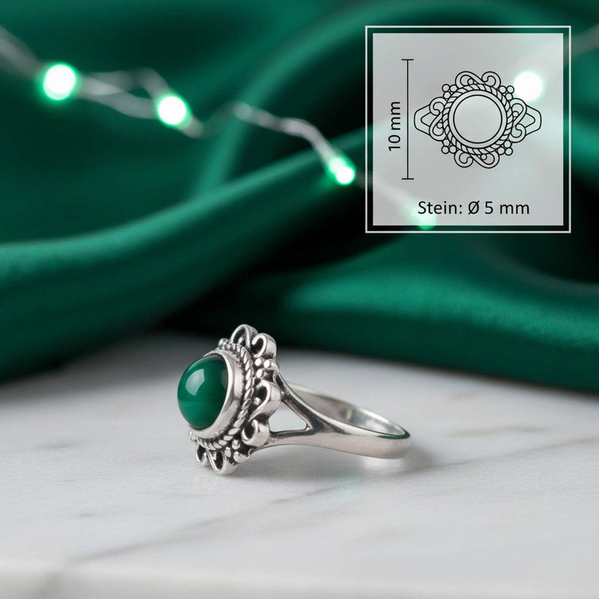 grüner Onyxring aus Silber mit Maßangaben zu Ring und Edelstein