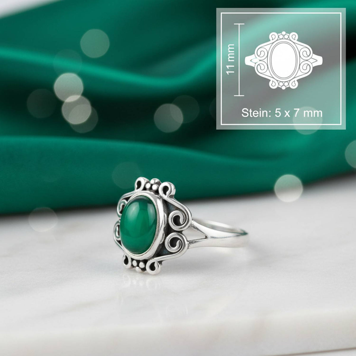 grüner Onyxring aus Silber mit Maßangaben zu Ring und Edelstein
