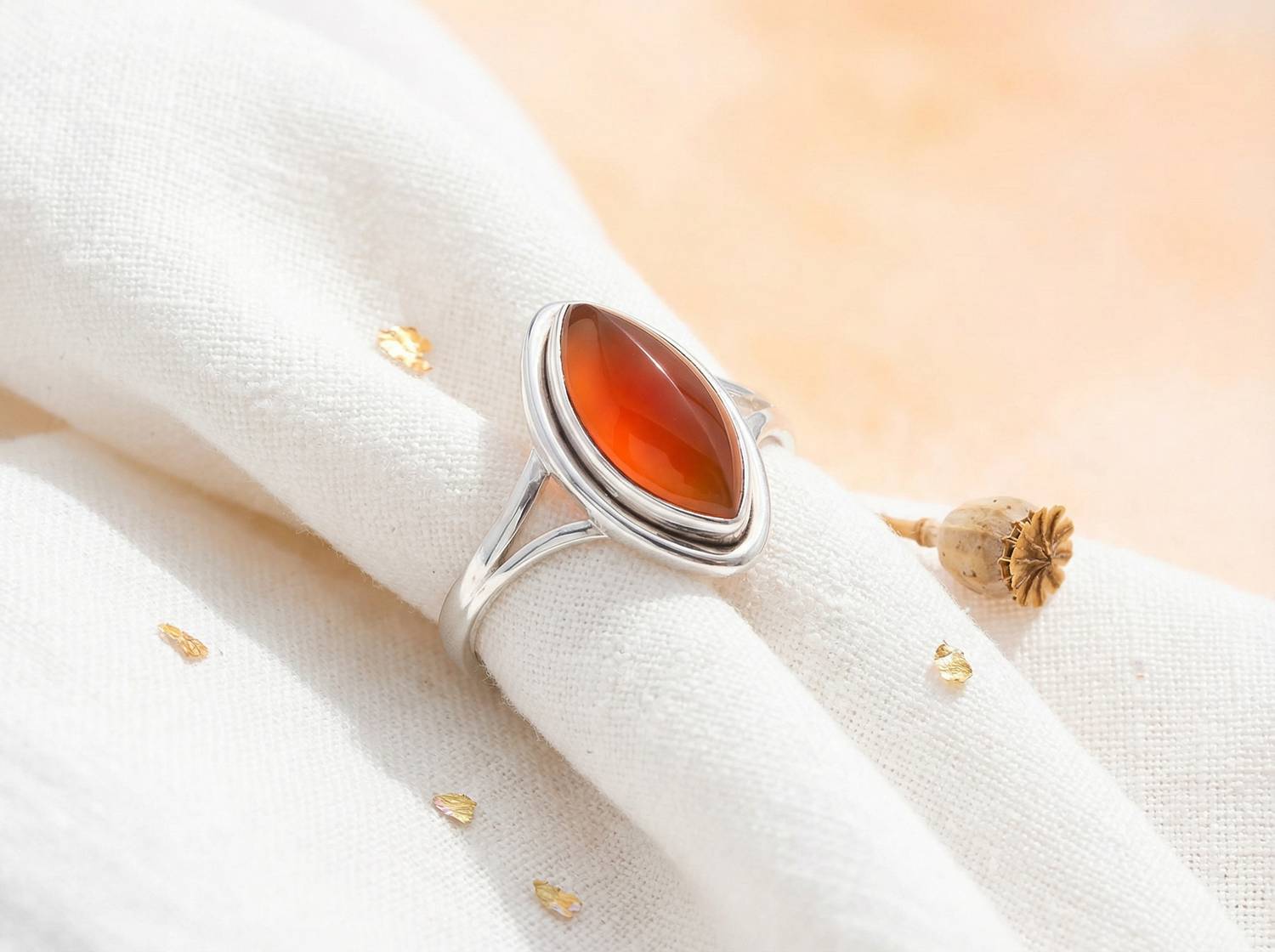 SARALA – schlichter Silberring aus 925 Sterling Silber mit Edelstein