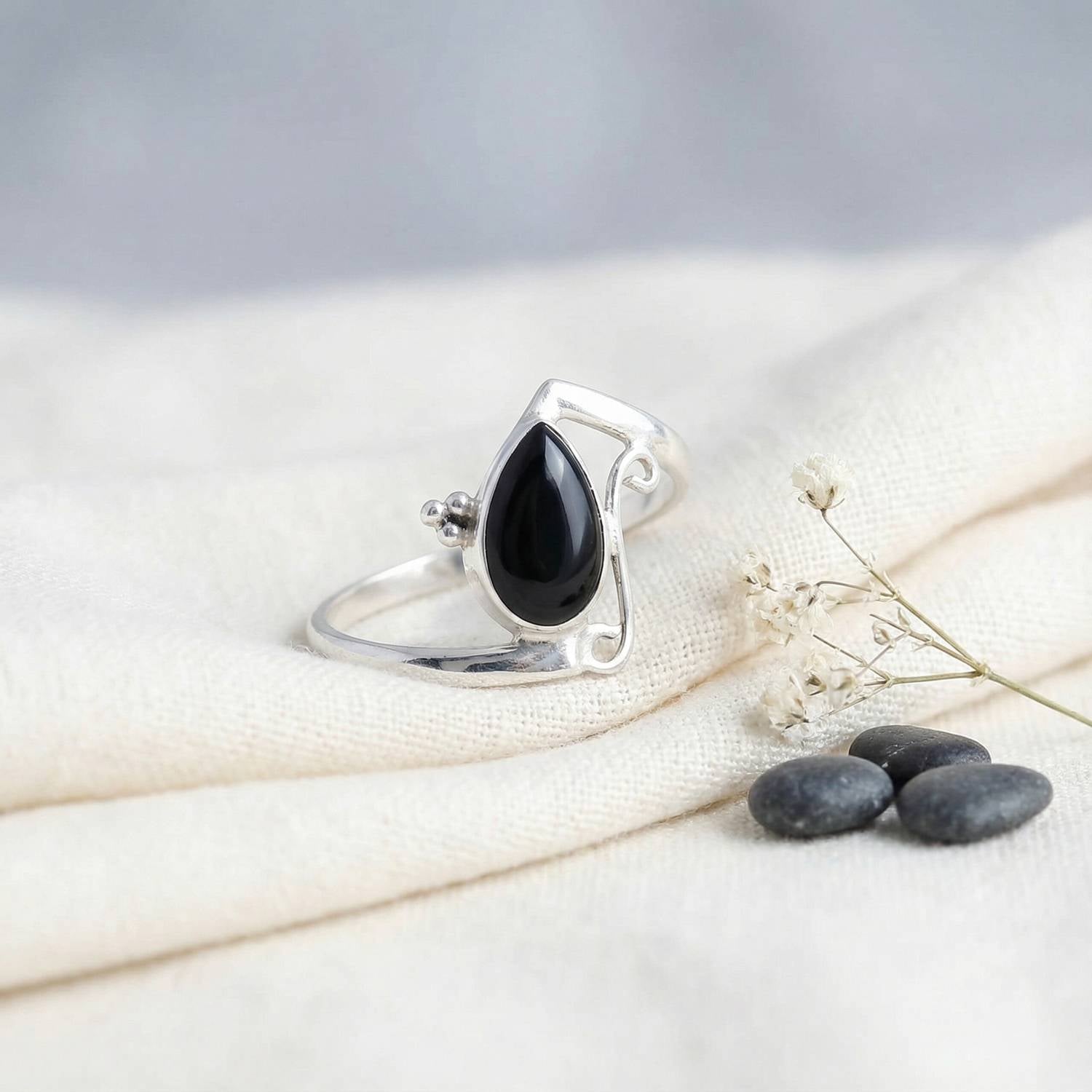 UHA – feiner Silberring aus 925 Sterling Silber mit Edelstein