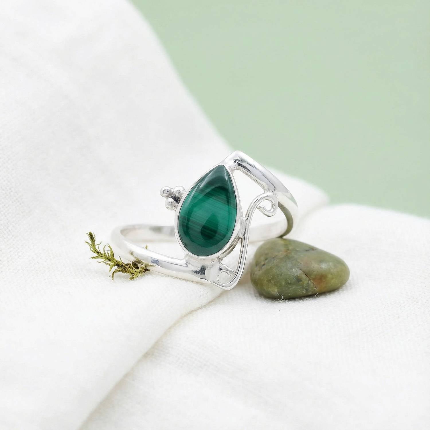 UHA – feiner Silberring aus 925 Sterling Silber mit Edelstein