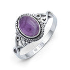 [KI] Amethystring aus Silber auf weißem Hintergrund
