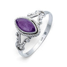 [KI] Amethystring aus Silber auf weißem Hintergrund