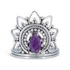 [KI] Amethystring aus Silber auf weißem Hintergrund