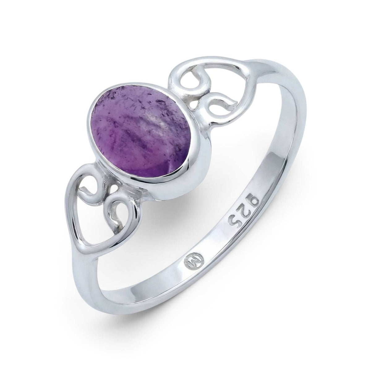 Amethystring aus Silber auf weißem Hintergrund