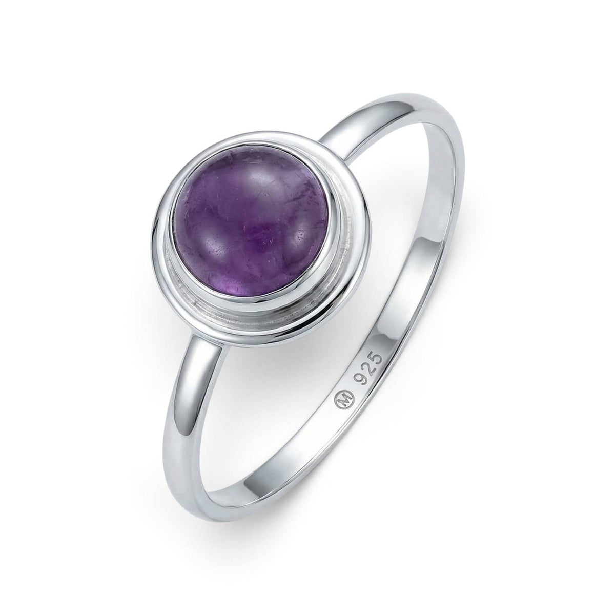 Amethystring aus Silber auf weißem Hintergrund