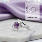 [KI] Amethystring aus Silber mit Maßangaben zu Ring und Edelstein