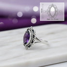 [KI] Amethystring aus Silber mit Maßangaben zu Ring und Edelstein
