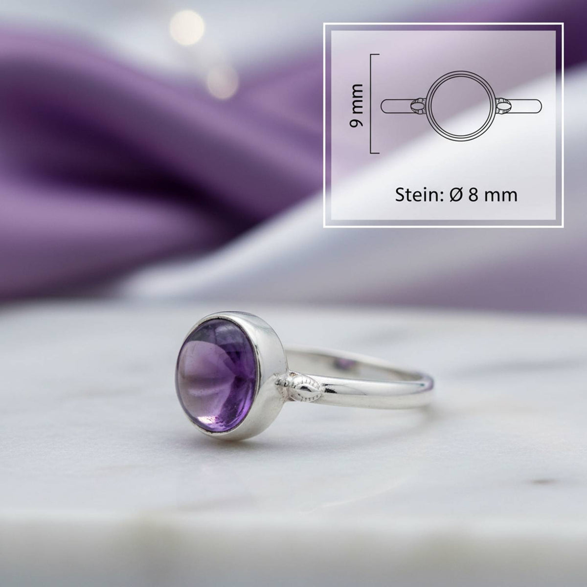 Amethystring aus Silber mit Maßangaben zu Ring und Edelstein