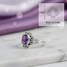 [KI] Amethystring aus Silber mit Maßangaben zu Ring und Edelstein