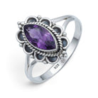 [KI] Amethystring aus Silber auf weißem Hintergrund