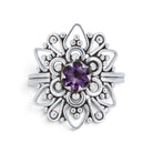 [KI] Amethystring aus Silber auf weißem Hintergrund