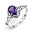 [KI] Amethystring aus Silber auf weißem Hintergrund