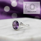 [KI] Amethystring aus Silber mit Maßangaben zu Ring und Edelstein