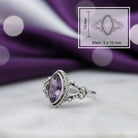 [KI] Amethystring aus Silber mit Maßangaben zu Ring und Edelstein