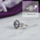 [KI] Amethystring aus Silber mit Maßangaben zu Ring und Edelstein
