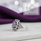 [KI] Amethystring aus Silber mit Maßangaben zu Ring und Edelstein