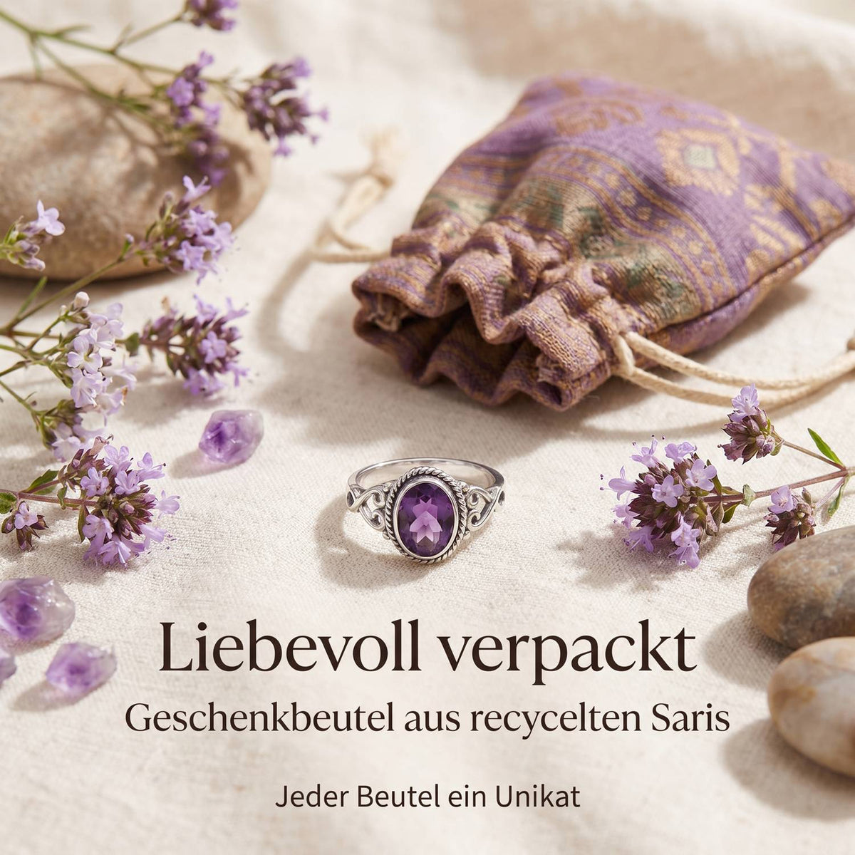 Silberring mit Amethyst und Geschenkbeutel aus recyceltem Sari