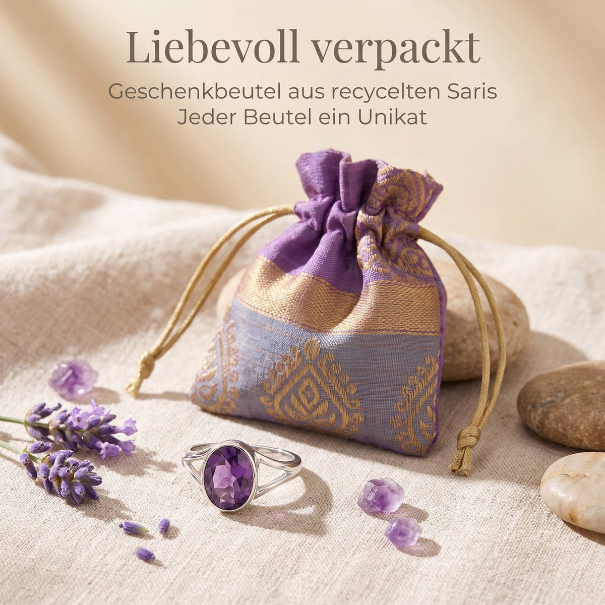 Silberring mit Amethyst und Geschenkbeutel aus recyceltem Sari